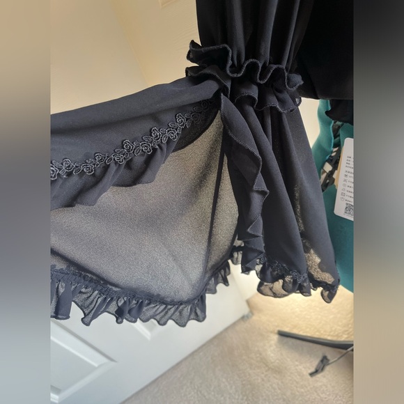 Black Chiffon Cropped Blouse - Picture 5 of 7